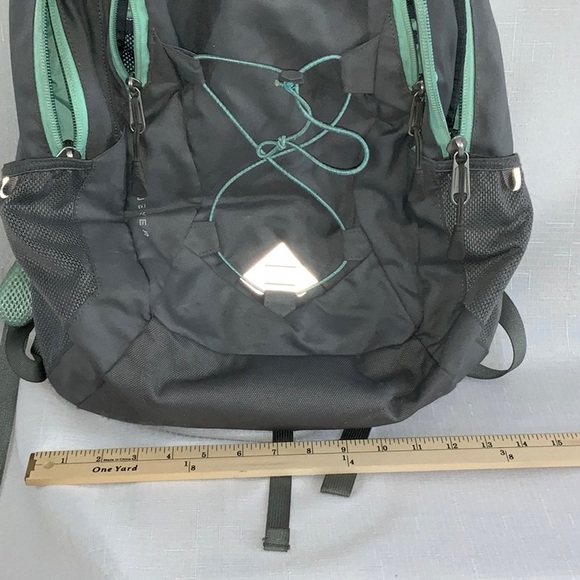 930 The North Face Jester Gray Backpack with laptop compartment - Picture 10 of 16